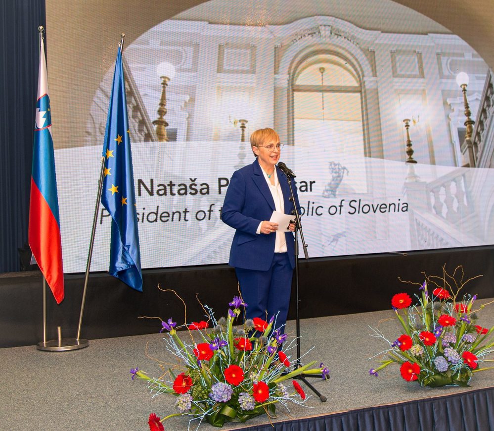 Pozdrav mladim matematičarkam iz 54 držav na otvoritveni slovesnosti EGMO 2023