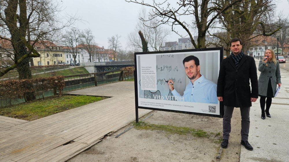 Razstava portretov Zoisovih nagrajencev na Krakovskem nasipu
